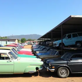 pátio de recolha de carros